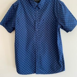 Shouthouse Men’s Med button up short sheeve shirt.